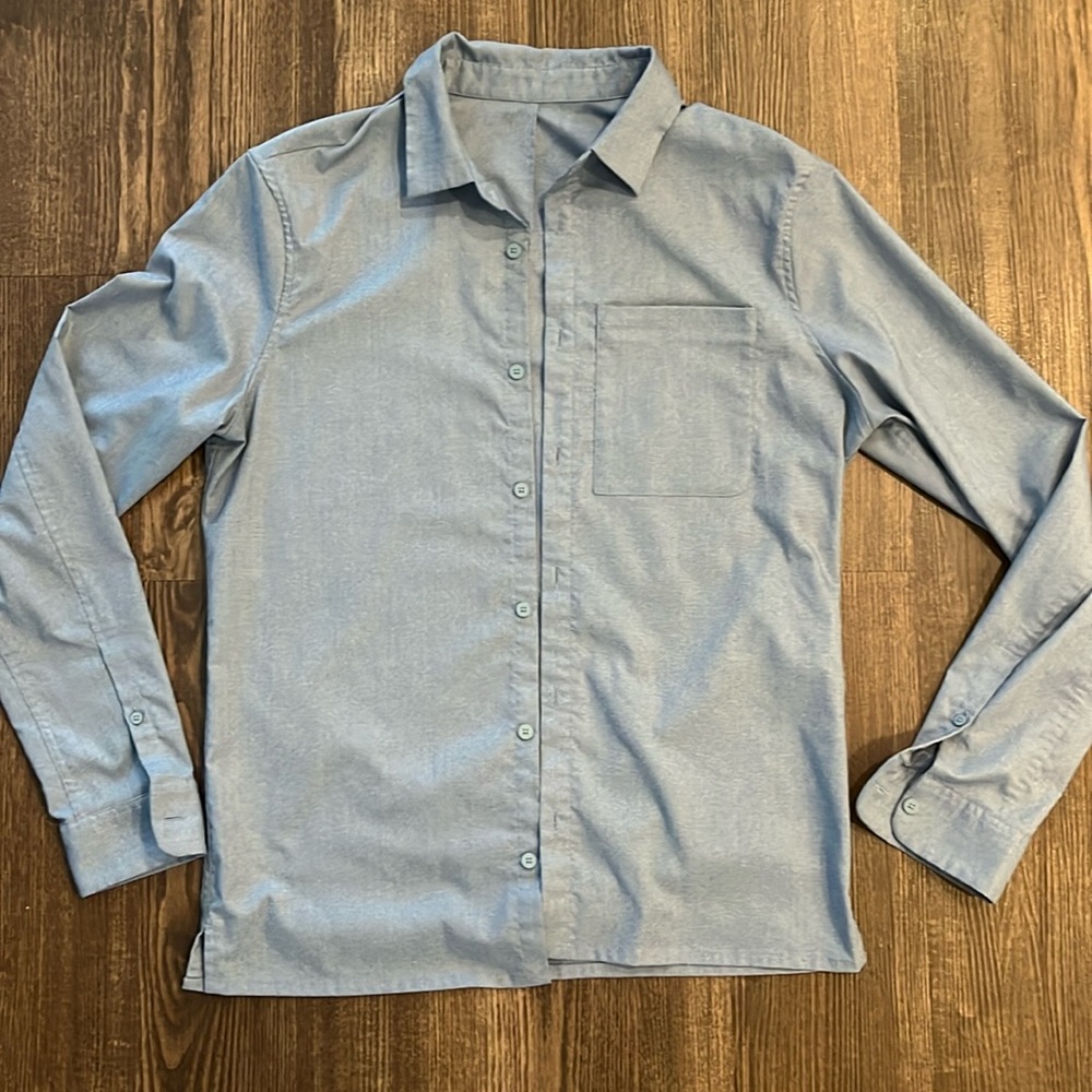 Lululemon men’s commission blue medium button down shirt